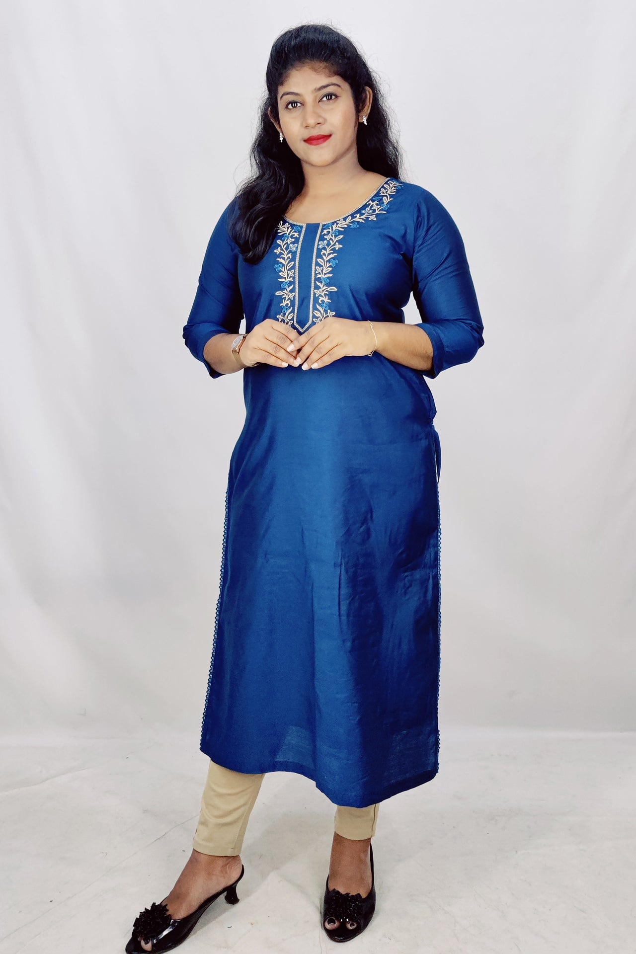 Soft Silk Emproidery Slitted Kurta