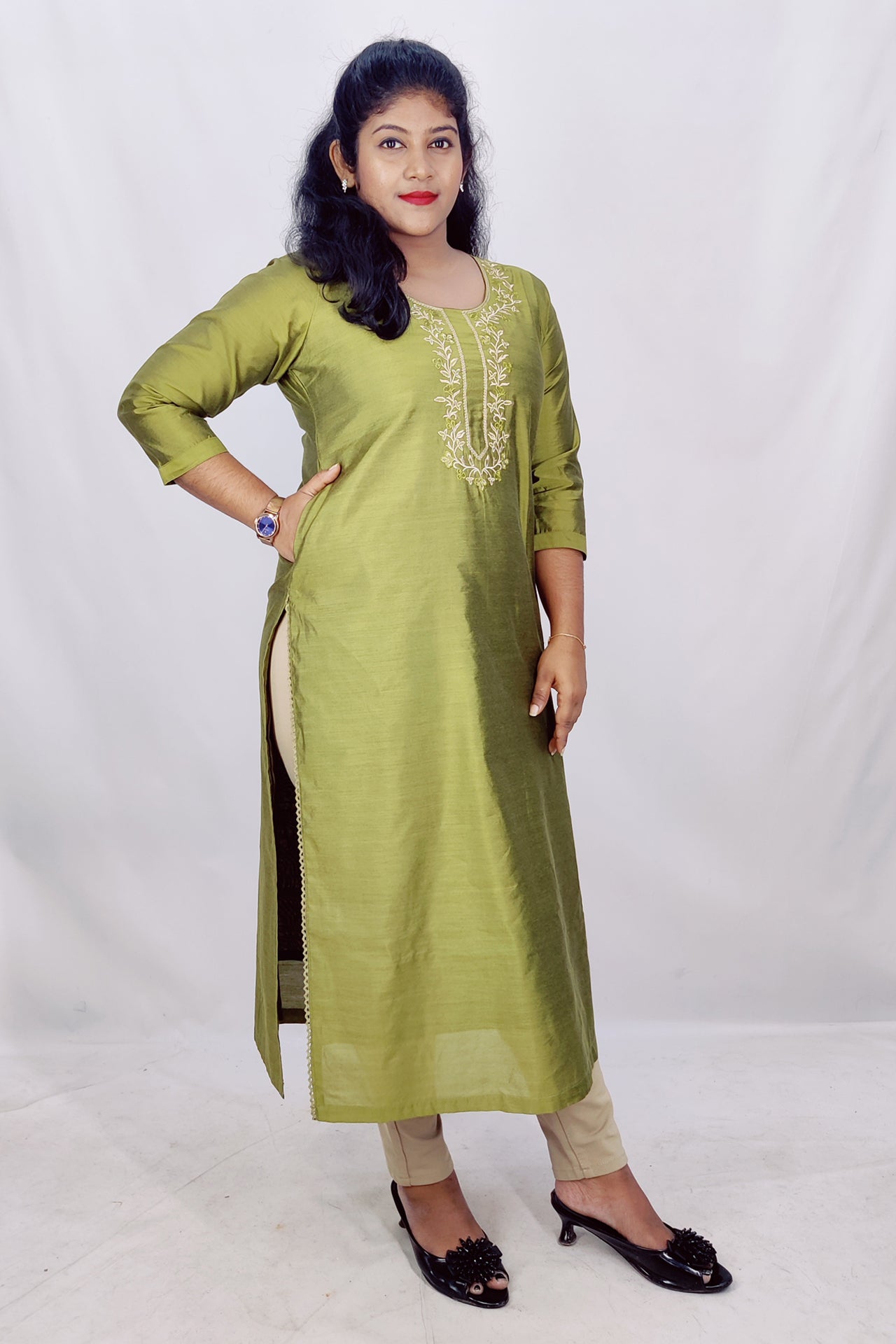 Soft Silk Emproidery Slitted Kurta