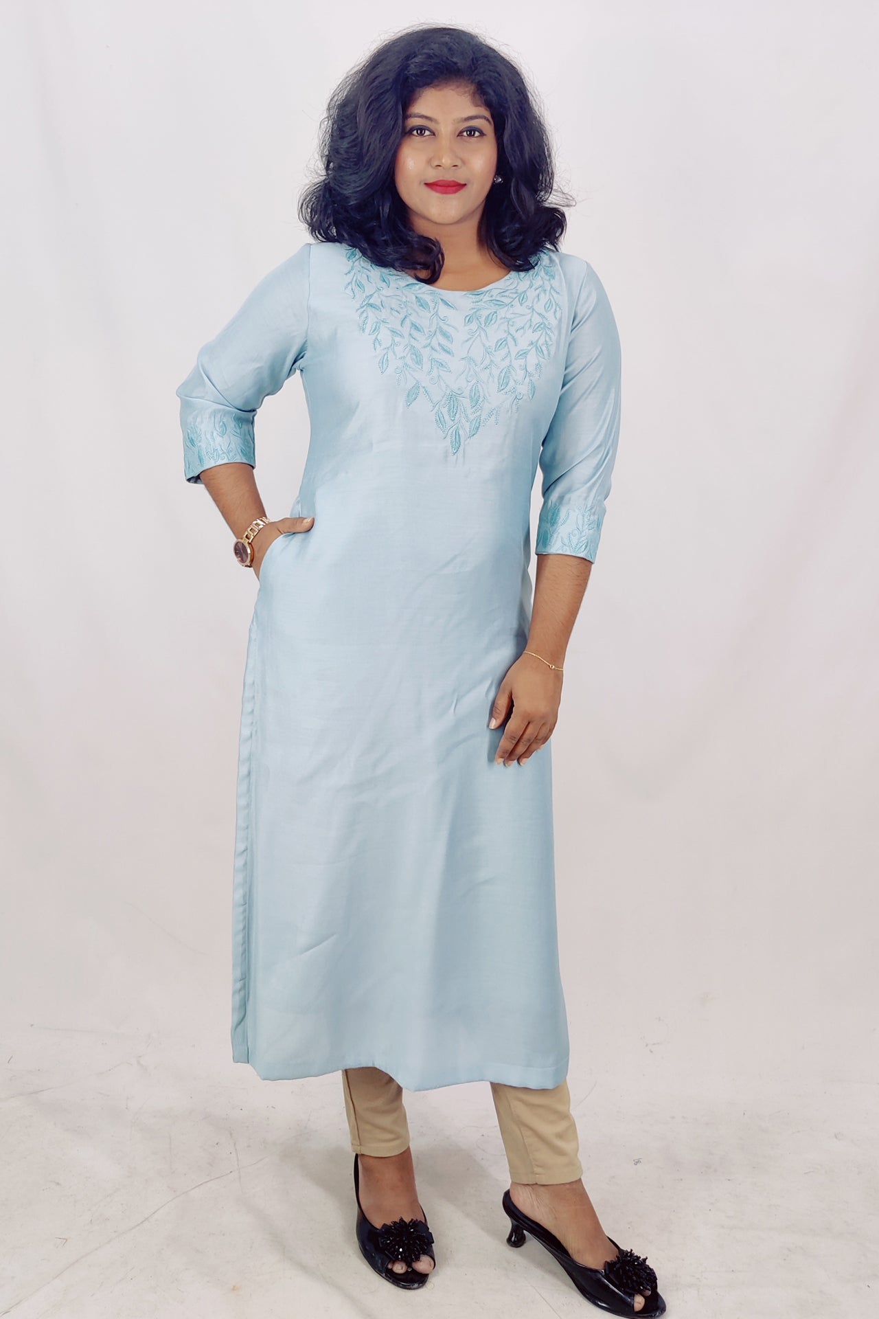 Poly Viscos Emproidery Slitted Kurta